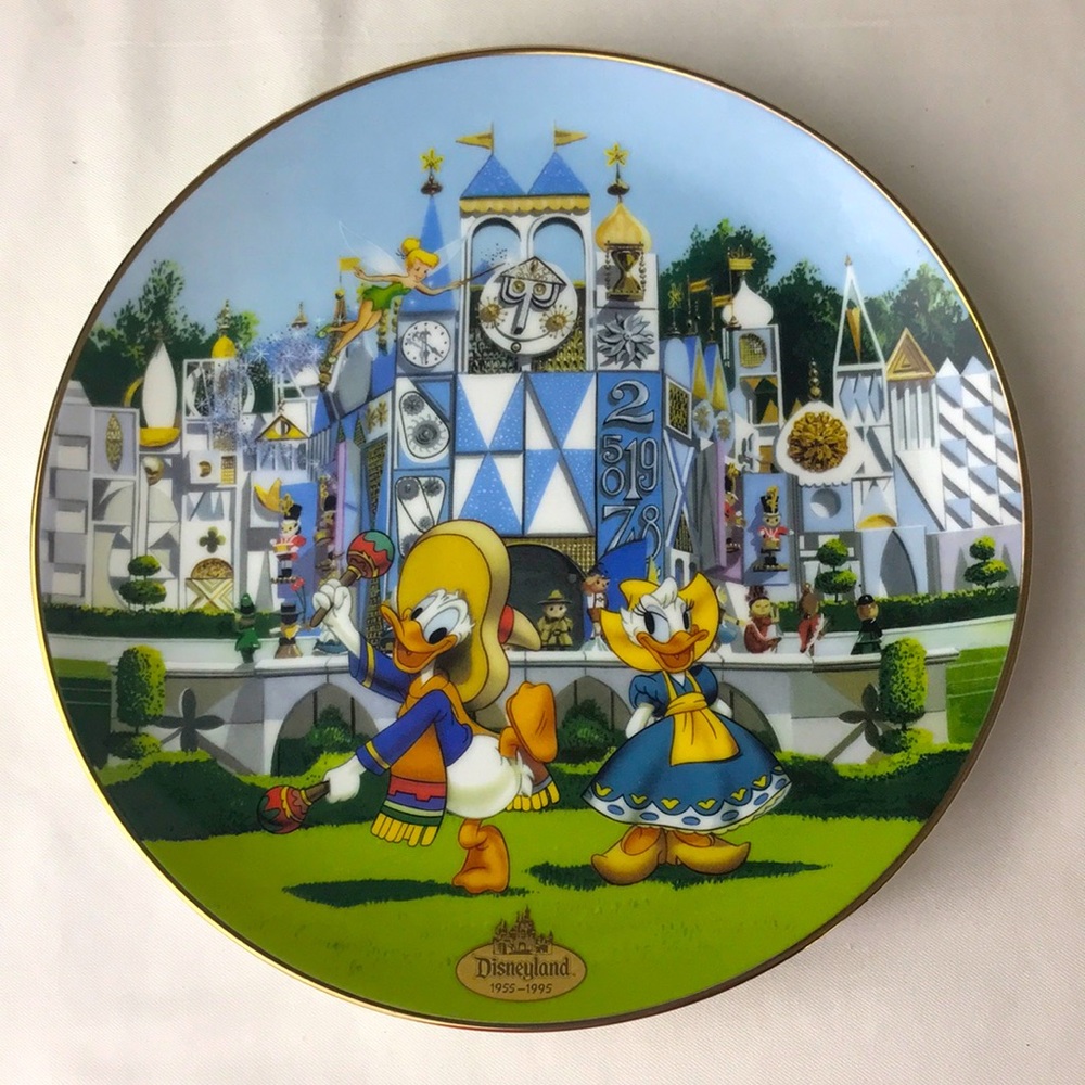 Disneyland Donald duck  “It’s a small world 40th anniversary plate. 5528A 1995